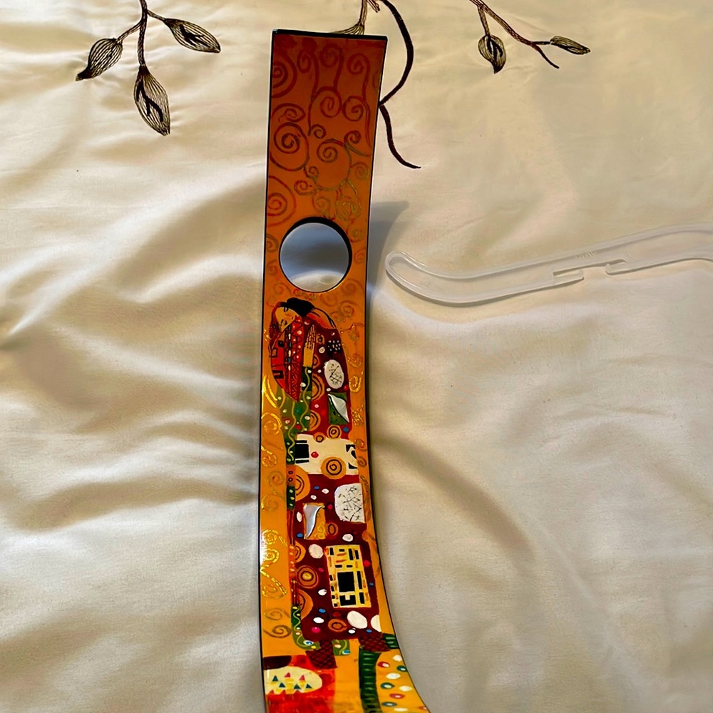 NWOT Gustav Klimt print in lacquer and wood. Wine holder.